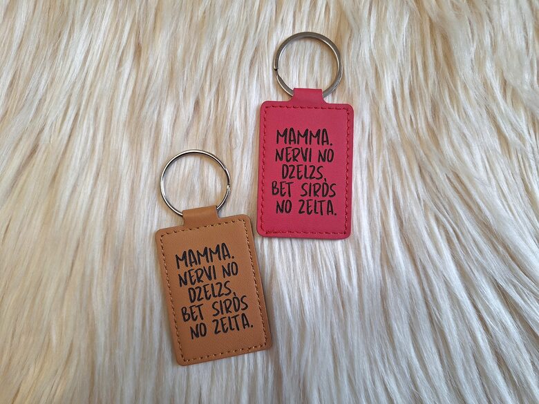 Atslēgu piekariņš "Mamma. Nervi no dzelzs, bet sirds no zelta."