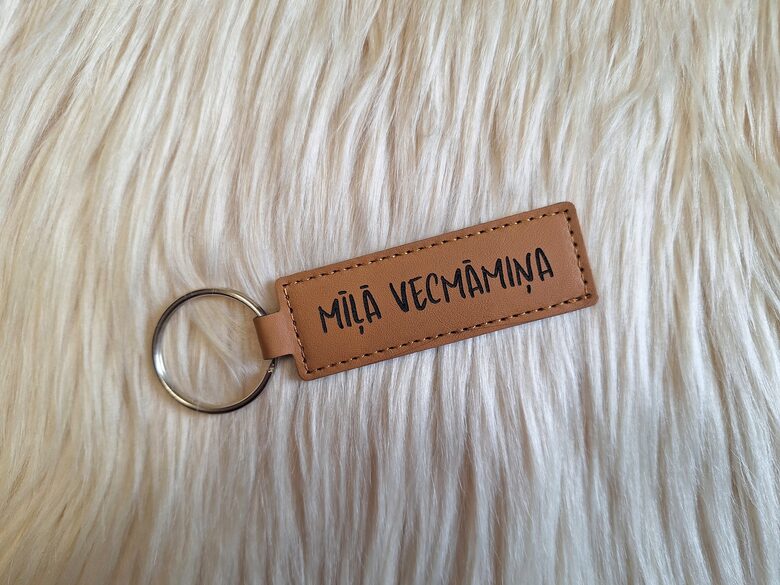 Atslēgu piekariņš "Mīļā vecmāmiņa"