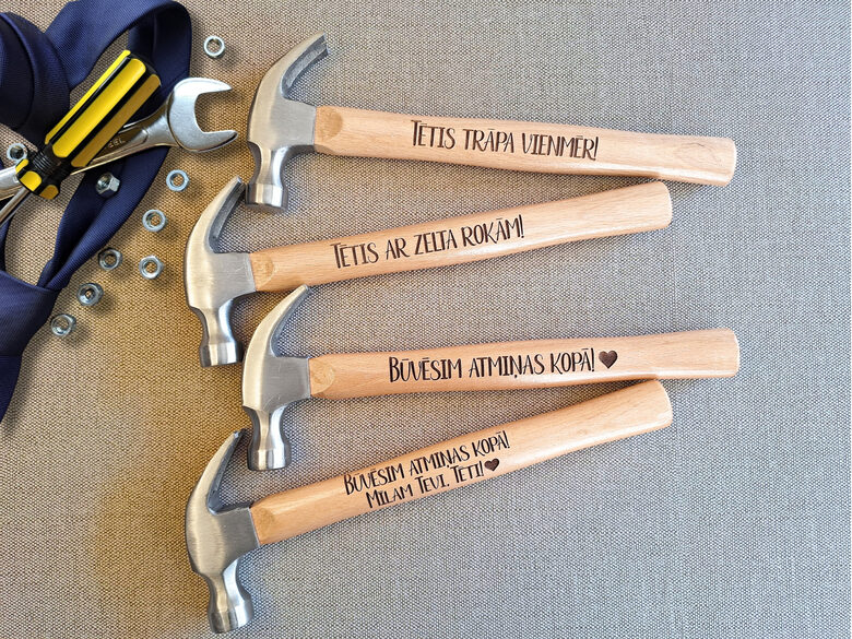 Naglu āmurs tētim ar standarta uzrakstiem