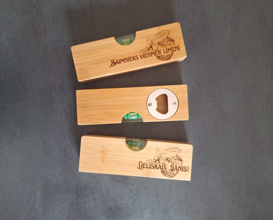 Līmeņrādis-pudeļu attaisāmais