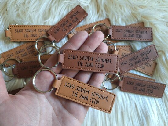 Atslēgu piekariņš "Seko saviem sapņiem, tie zina ceļu!" (šaurais)