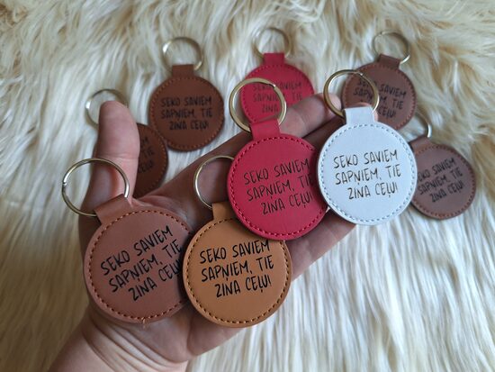 Atslēgu piekariņš "Seko saviem sapņiem, tie zina ceļu!" (apaļais)