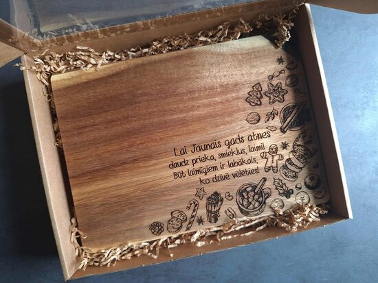 Taisntūra dēlītis dāvanu kastē