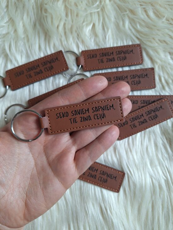 Atslēgu piekariņš "Seko saviem sapņiem, tie zina ceļu!" (šaurais)