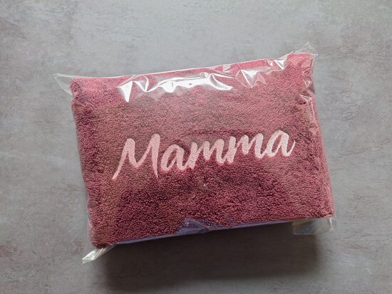 Dvielis "Mamma" (bordo, 50x100cm)