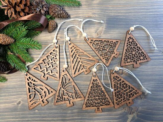 Eglīšu rotājumu komplekts "Eglītes" (8 gab.)