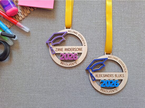 Medaļas lielajiem absolventiem