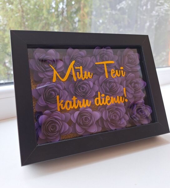 Papīra ziedu rāmis ar violetiem ziediem "Mīlu Tevi katru dienu!" (Melns 20.5x15.5cm)
